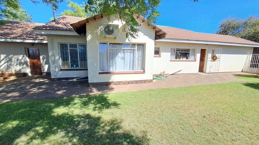 3 Bedroom Property for Sale in Langenhovenpark Free State